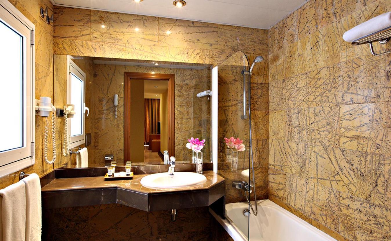 Quarto Triplo com Terraço